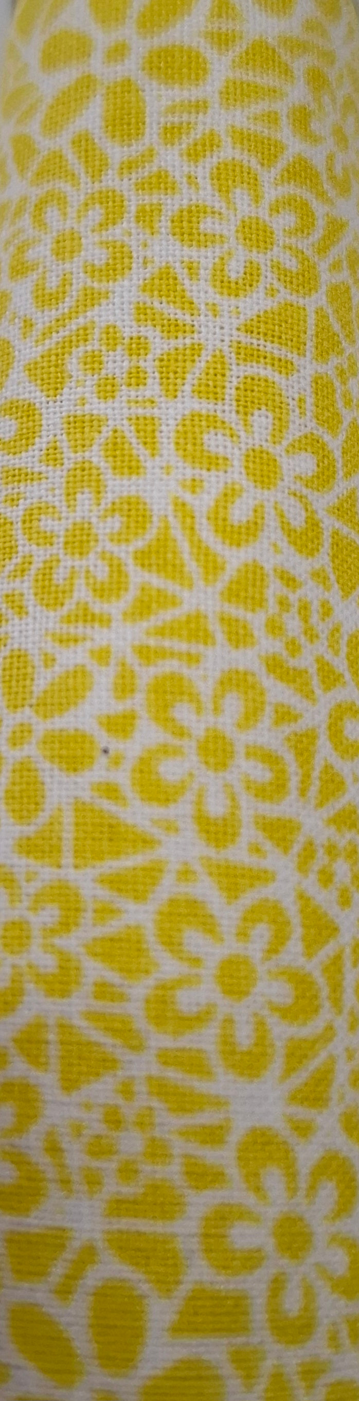 Tessuto giallo fiori bianchi