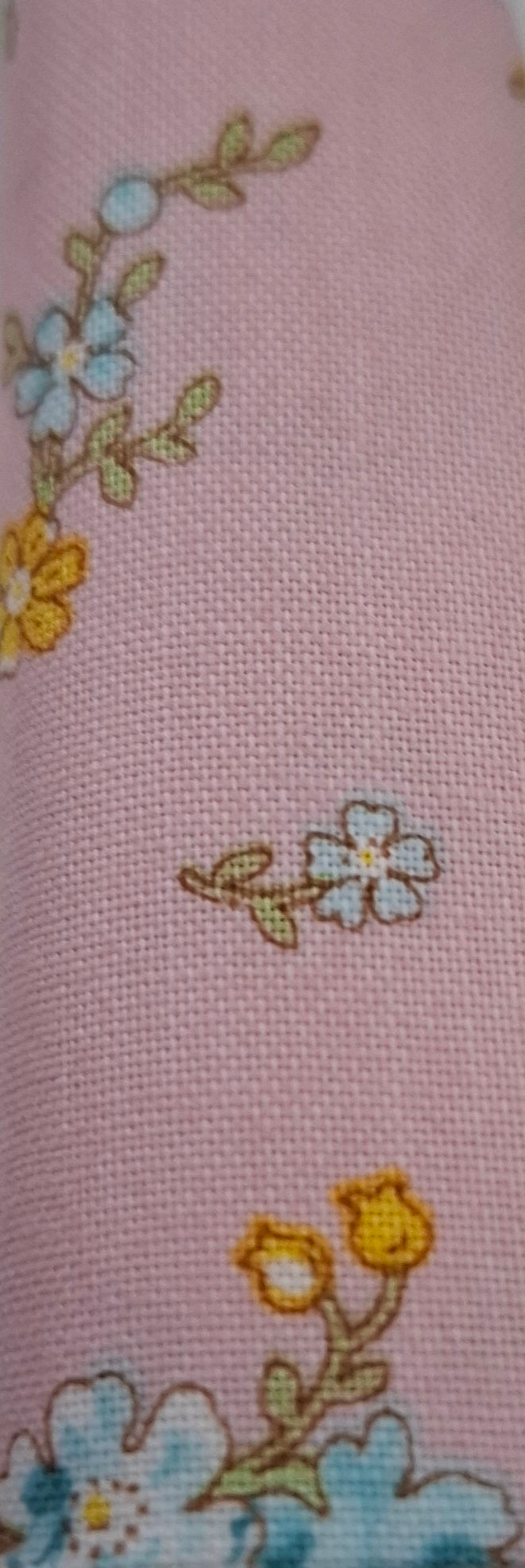Tessuto rosa fiori azzurri