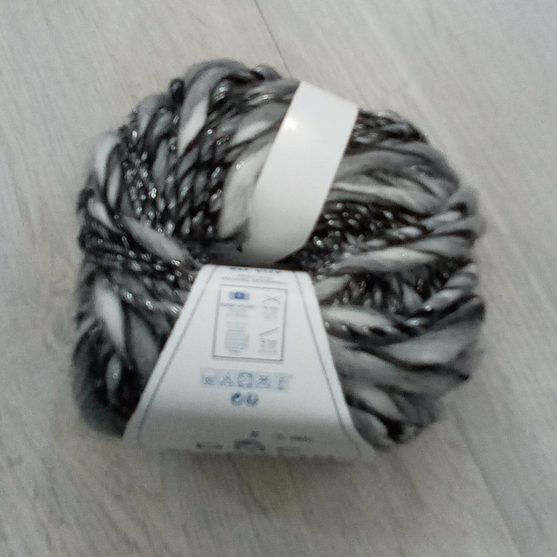 Lana effetto metallico - dmc - marylin - angels style shop hobbistica e materiali creativi