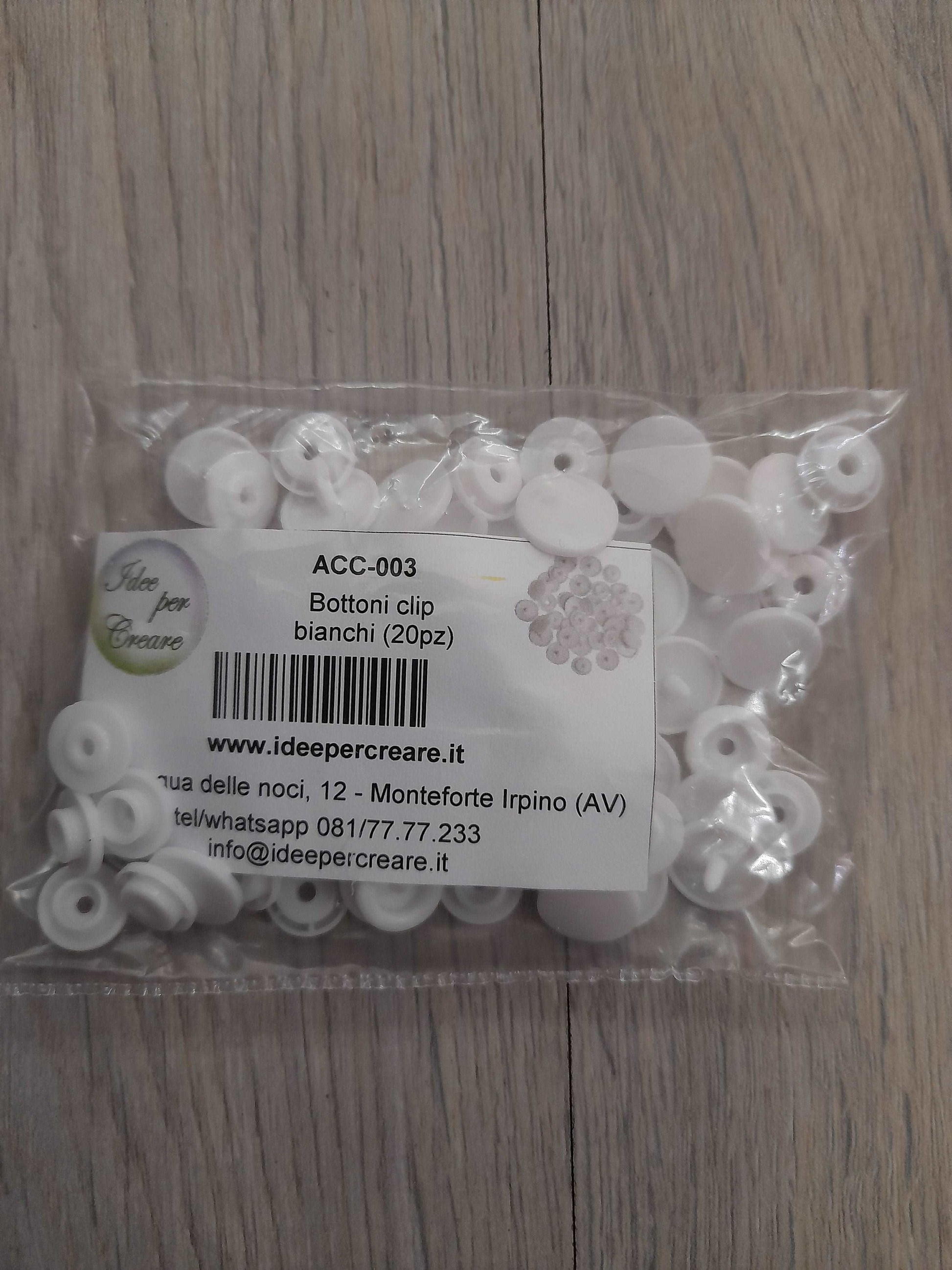 scopri la versatilità dei bottoni a clip in plastica bianca